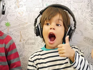 Enfant en session d'écoute TOMATIS® — travail de l'attention