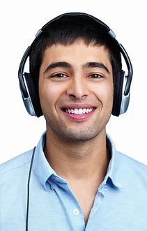 Enfants en session d'écoute Méthode TOMATIS® — casques utilisés avec une activité au calme